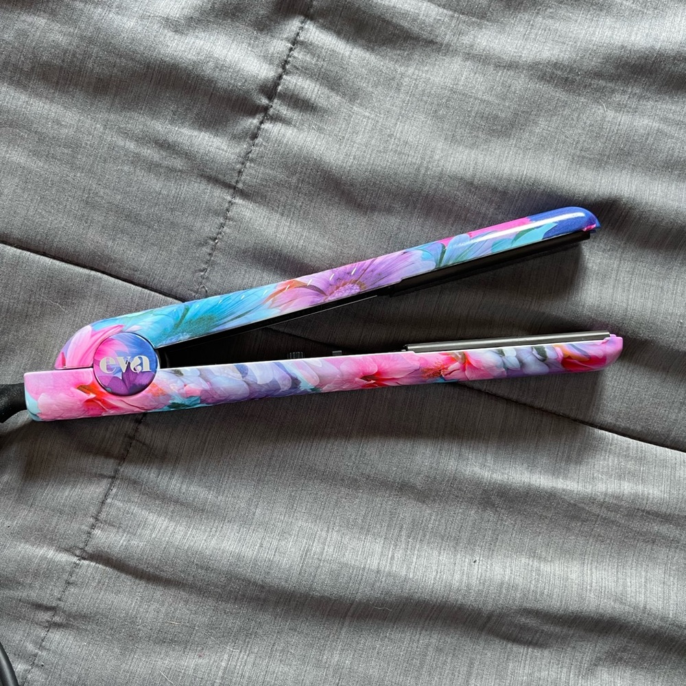 Eva NYC hair straightener